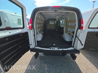 2025 Chevrolet Express 2500 Cargo Van 1WT 135.0" WB - miniatura 16