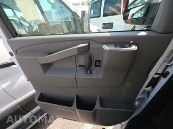 2025 Chevrolet Express 2500 Cargo Van 1WT 135.0" WB - miniatura 9