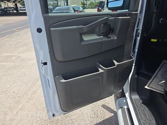 2025 Chevrolet Express 2500 Cargo Van 1WT 135.0" WB - miniatura 9