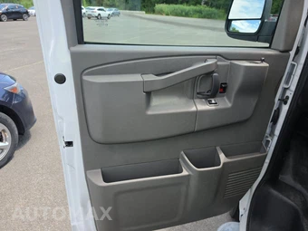 2025 Chevrolet Express 2500 Cargo Van 1WT 135.0" WB - miniatura 9