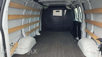 2025 Chevrolet Express 2500 Cargo Van 1WT 135.0" WB - miniatura 25