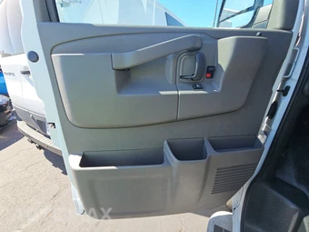 2025 Chevrolet Express 2500 Cargo Van 1WT 135.0" WB - miniatura 9