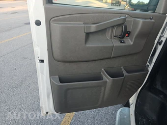 2025 Chevrolet Express 2500 Cargo Van 1WT 135.0" WB - miniatura 9