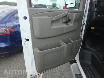 2025 Chevrolet Express 2500 Cargo Van 1WT 135.0" WB - miniatura 9
