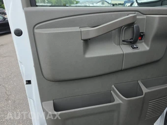 2025 Chevrolet Express 2500 Cargo Van 1WT 135.0" WB - miniatura 9