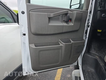 2025 Chevrolet Express 2500 Cargo Van 1WT 135.0" WB - miniatura 9
