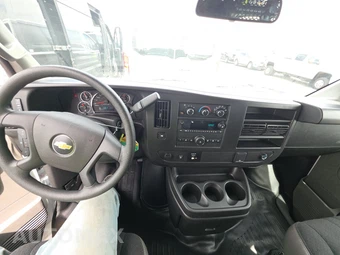 2025 Chevrolet Express 2500 Cargo Van 1WT 135.0" WB - miniatura 11