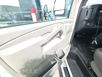 2025 Chevrolet Express 2500 Cargo Van 1WT 135.0" WB - miniatura 9