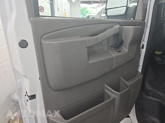 2025 Chevrolet Express 2500 Cargo Van 1WT 135.0" WB - miniatura 9