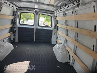 2025 Chevrolet Express 2500 Cargo Van 1WT 135.0" WB - miniatura 16