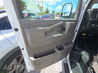 2025 Chevrolet Express 2500 Cargo Van 1WT 135.0" WB - miniatura 9