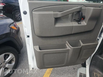 2025 Chevrolet Express 2500 Cargo Van 1WT 135.0" WB - miniatura 9