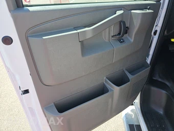 2025 Chevrolet Express 2500 Cargo Van 1WT 135.0" WB - miniatura 9