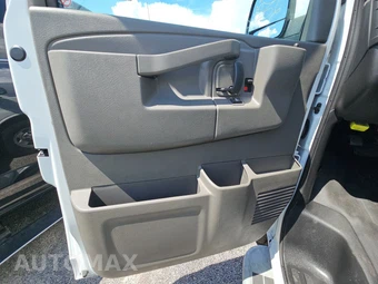 2025 Chevrolet Express 2500 Cargo Van 1WT 135.0" WB - miniatura 9