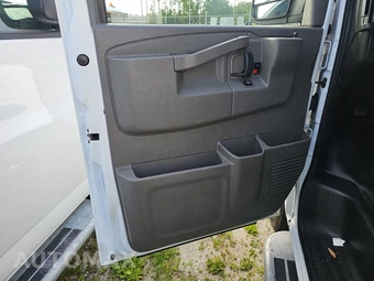 2025 Chevrolet Express 2500 Cargo Van 1WT 135.0" WB - miniatura 9