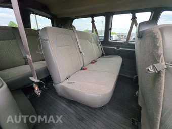 2025 Chevrolet Express 2500 Passenger Van LT 1LT 135.2" WB - miniatura 11