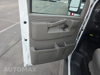 2025 Chevrolet Express 2500 Passenger Van LT 1LT 135.2" WB - miniatura 9