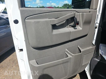 2025 Chevrolet Express 2500 Passenger Van LT 1LT 135.2" WB - miniatura 9