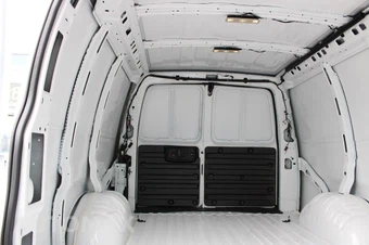 2025 Chevrolet Express 3500 Cargo Van 1WT 155.0" WB - miniatura 12