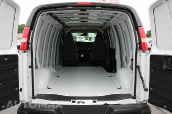 2025 Chevrolet Express 3500 Cargo Van 1WT 155.0" WB - miniatura 17