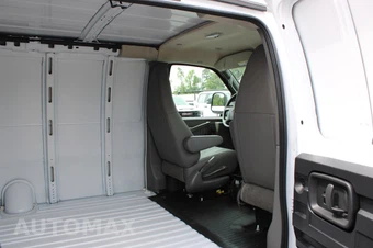 2025 Chevrolet Express 3500 Cargo Van 1WT 155.0" WB - miniatura 10