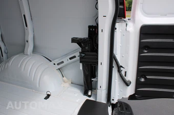 2025 Chevrolet Express 3500 Cargo Van 1WT 155.0" WB - miniatura 19