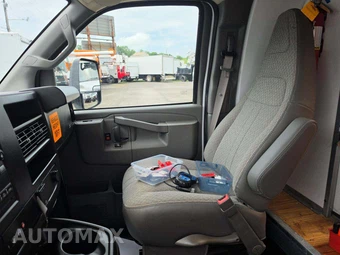 2025 Chevrolet Express 3500 Cutaway 1WT DRW - miniatura 13