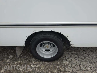 2025 Chevrolet Express 3500 Cutaway 1WT DRW - miniatura 17