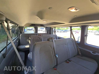 2025 Chevrolet Express 3500 Passenger Van LS 1LS 155.1" WB - miniatura 10