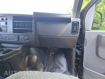 2025 Chevrolet Express 3500 Passenger Van LS 1LS 155.1" WB - miniatura 16