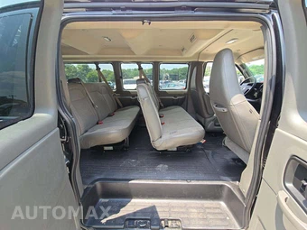 2025 Chevrolet Express 3500 Passenger Van LS 1LS 155.1" WB - miniatura 13