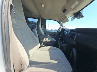 2025 Chevrolet Express 3500 Passenger Van LS 1LS 155.1" WB - miniatura 8