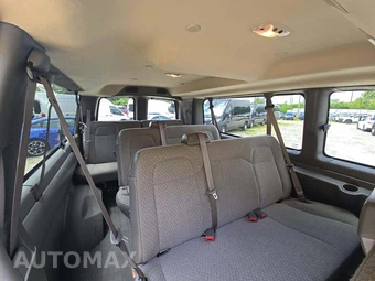 2025 Chevrolet Express 3500 Passenger Van LS 1LS 155.1" WB - miniatura 10