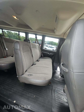 2025 Chevrolet Express 3500 Passenger Van LS 1LS 155.1" WB - miniatura 17
