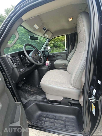 2025 Chevrolet Express 3500 Passenger Van LS 1LS 155.1" WB - miniatura 6