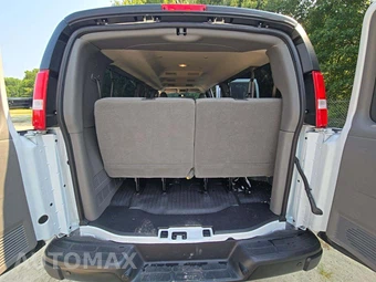 2025 Chevrolet Express 3500 Passenger Van LS 1LS 155.1" WB - miniatura 11