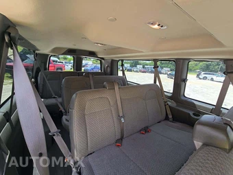 2025 Chevrolet Express 3500 Passenger Van LS 1LS 155.1" WB - miniatura 10