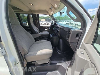2025 Chevrolet Express 3500 Passenger Van LS 1LS 155.1" WB - miniatura 15