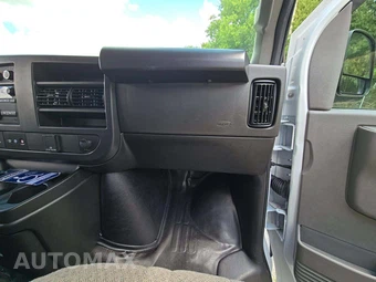 2025 Chevrolet Express 3500 Passenger Van LS 1LS 155.1" WB - miniatura 16