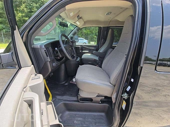2025 Chevrolet Express 3500 Passenger Van LS 1LS 155.1" WB - miniatura 3