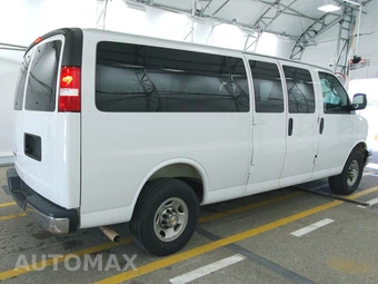 2025 Chevrolet Express 3500 Passenger Van LT 1LT 155.1" WB - miniatura 4