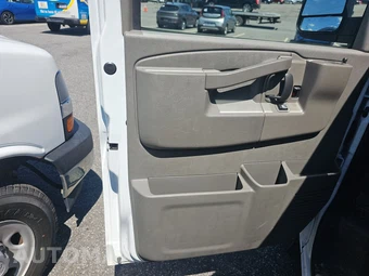 2025 Chevrolet Express 3500 Passenger Van LT 1LT 155.1" WB - miniatura 9