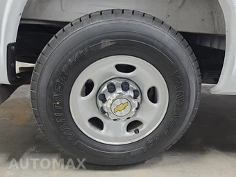 2025 Chevrolet Express 3500 Passenger Van LT 1LT 155.1" WB - miniatura 10
