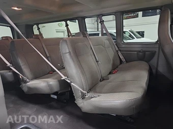 2025 Chevrolet Express 3500 Passenger Van LT 1LT 155.1" WB - miniatura 16