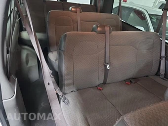2025 Chevrolet Express 3500 Passenger Van LT 1LT 155.1" WB - miniatura 17