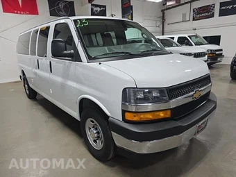 2025 Chevrolet Express 3500 Passenger Van LT 1LT 155.1" WB - miniatura 3