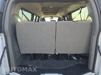 2025 Chevrolet Express 3500 Passenger Van LT 1LT 155.1" WB - miniatura 17