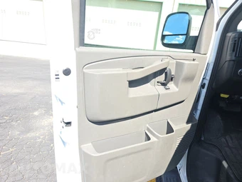 2025 Chevrolet Express 3500 Passenger Van LT 1LT 155.1" WB - miniatura 9