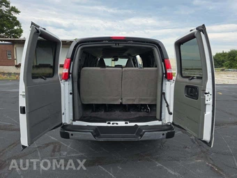 2025 Chevrolet Express 3500 Passenger Van LT 1LT 155.1" WB - miniatura 14