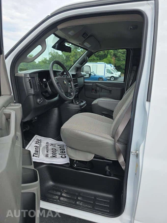 2025 Chevrolet Express 3500 Passenger Van LT 1LT 155.1" WB - miniatura 6